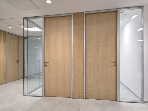 Mamparas de oficina - mamparas-de-oficina-45-puertas-vertebria