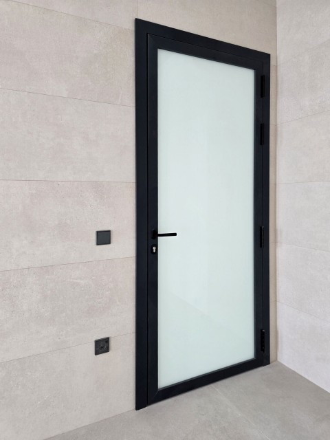 Mamparas de oficina - mamparas-de-oficina-55-puertas-sobre-obra